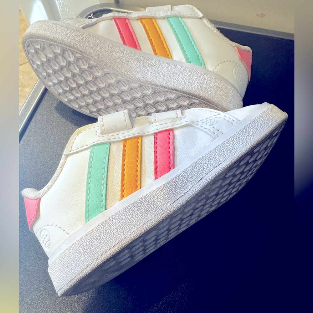 Toddler 6 US Adidas Grand Court 2.0 shoes. Worn once!
